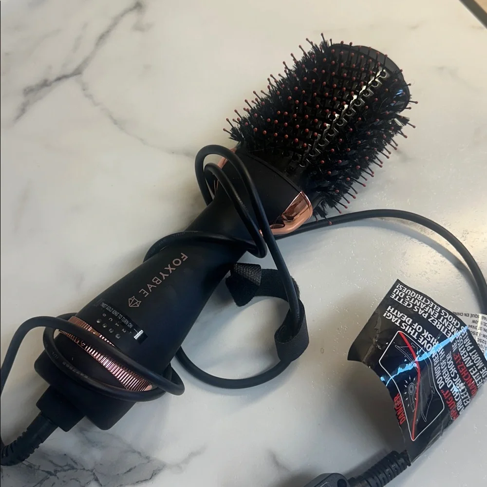 FoxyBae Hair Dyer Brush - Picture 4 of 5